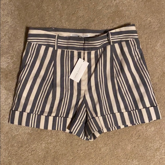 Veronica Beard Pants - Like New Veronica Beard Carito cargo linen shorts w/pockets. Tag not attached.